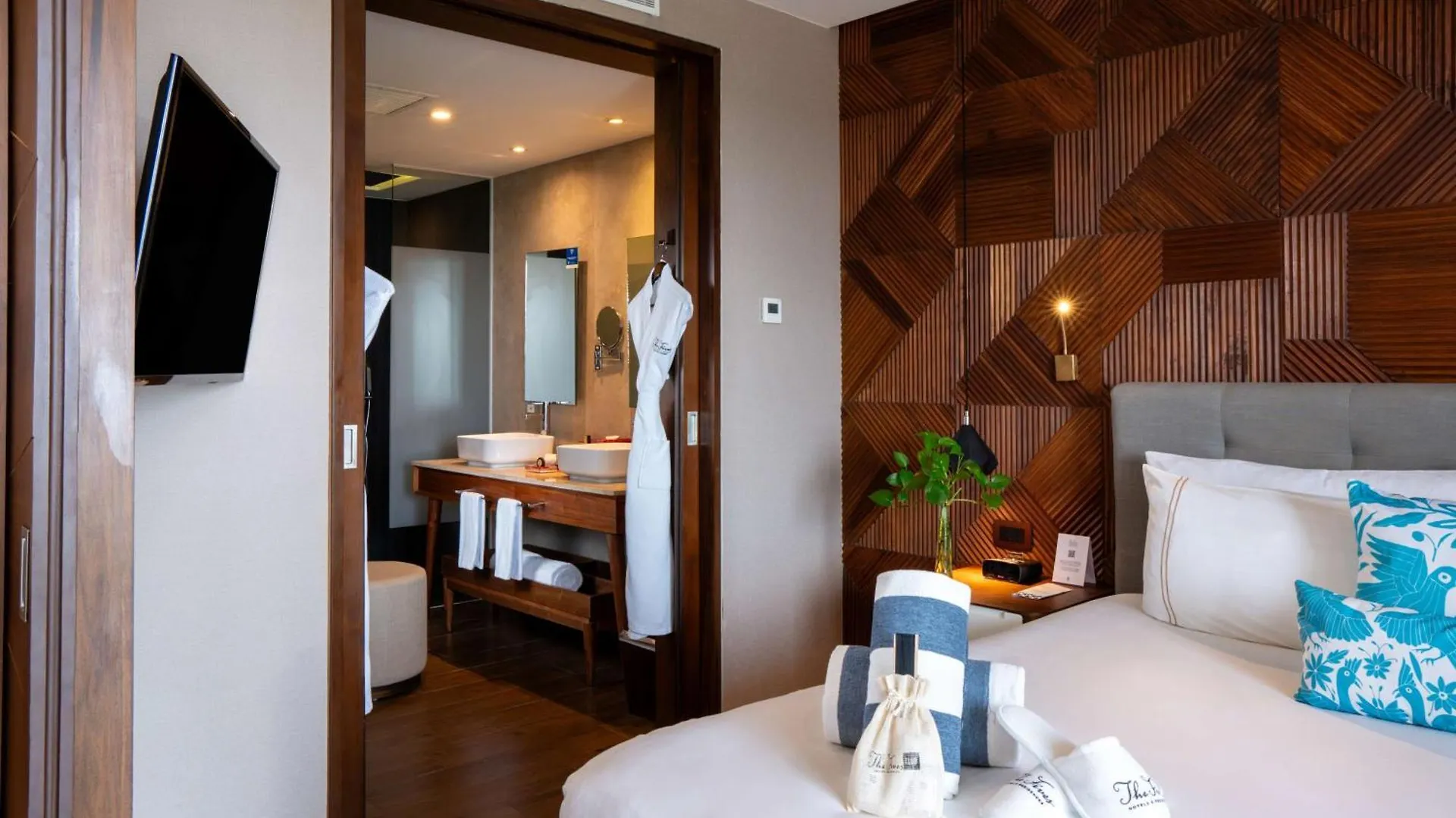 ****  The Fives Downtown Hotel & Residences, Curio Collection By Hilton Playa del Carmen Messico